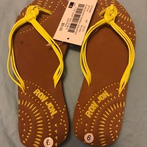 Ron Jon yellow flip flops size 6 nwt